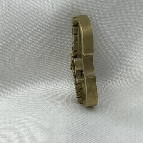 メロディの刻印: バイオリンモチーフのオーダーネームペンダント