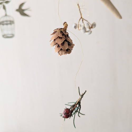 木の実のモビール・ガーランド 2本セット 秋冬 葉っぱ モビール