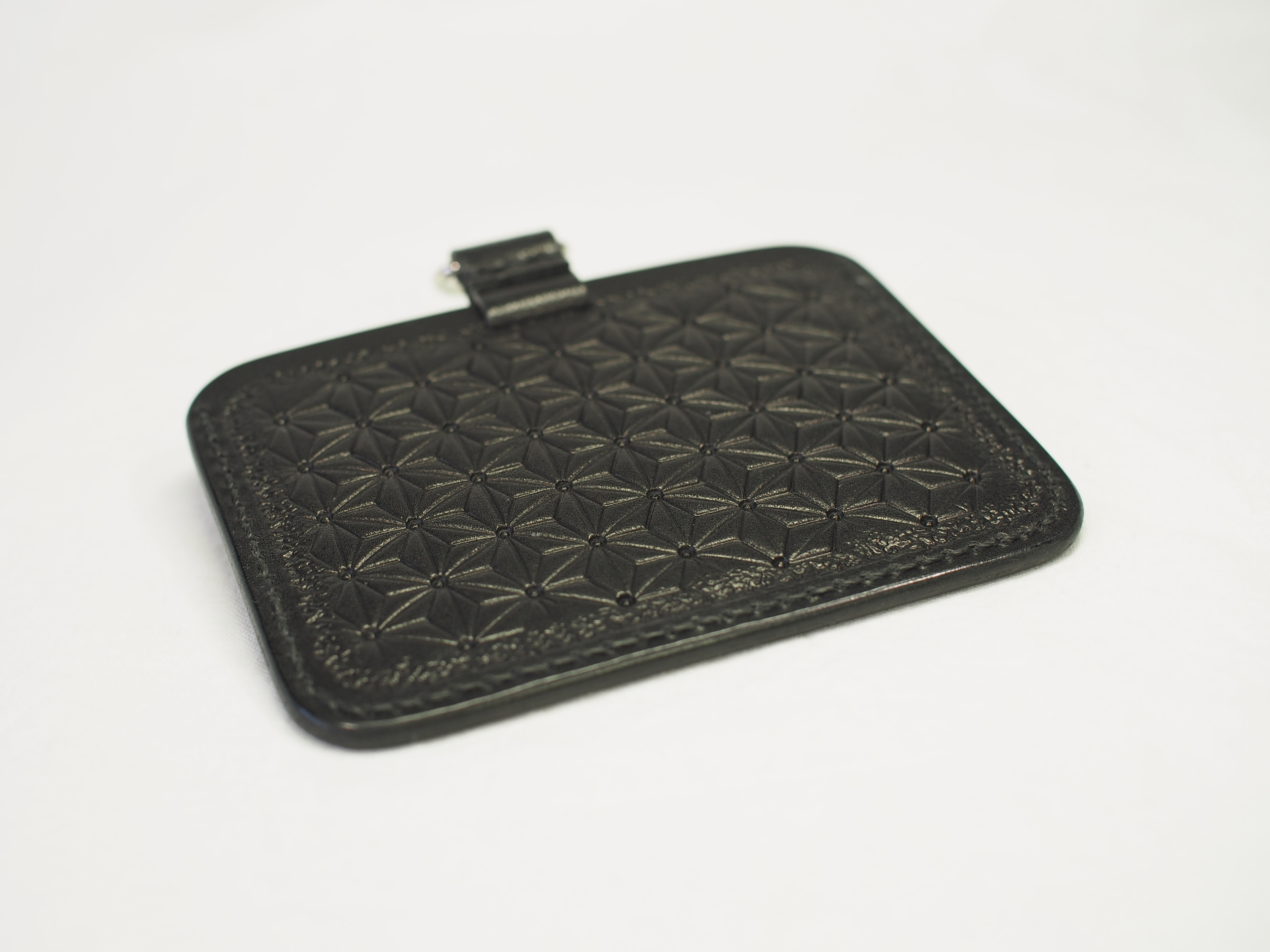 ID Card case　横型　黒革　麻の葉紋様 栃木レザー