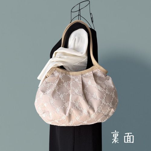 コロンと可愛いショルダーグラニーバッグ 薔薇のバイアスチェック刺繍