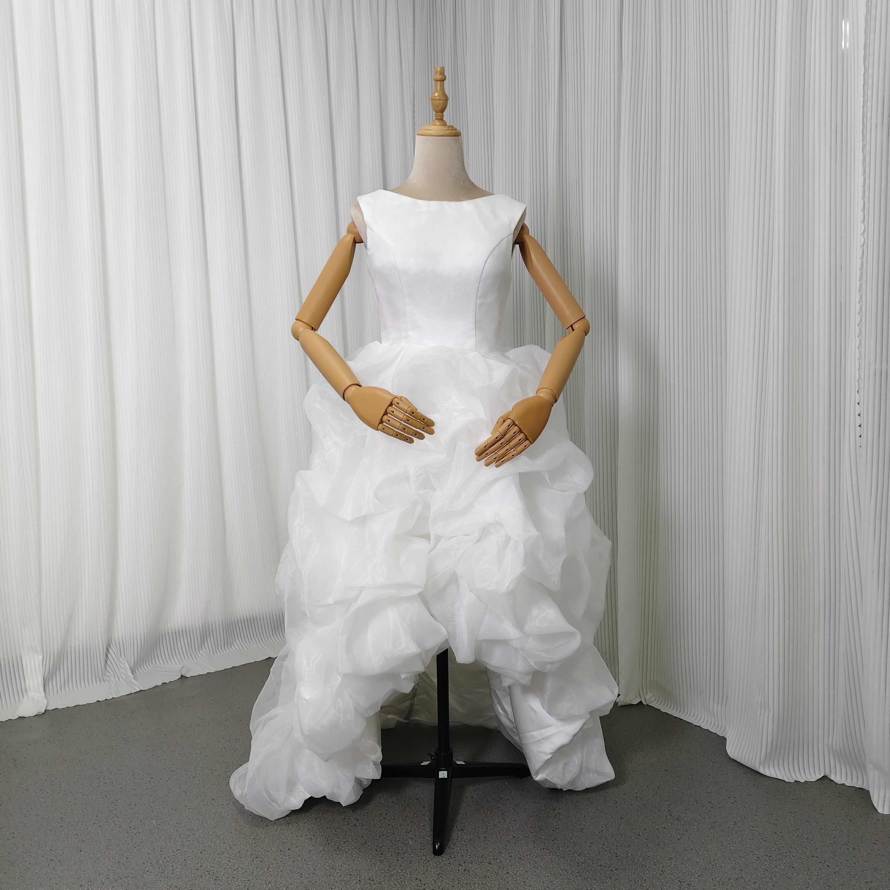 送料無料！パーティードレス ノースリーブ ラッフルフリル フィッシュテール バックレス 結婚式 前撮り