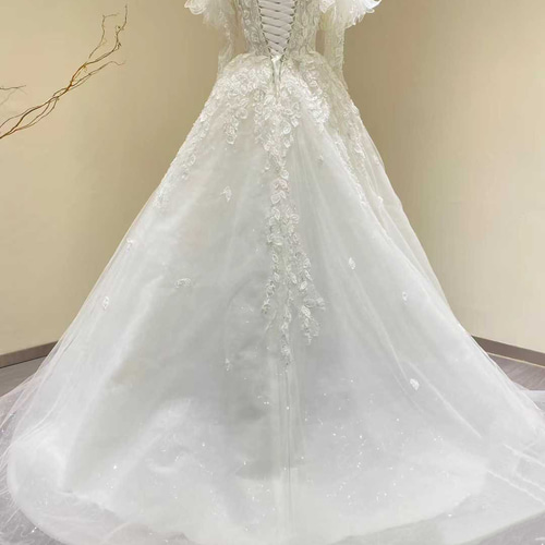 送料無料！ウェディングドレス ロングスリーブ リーフ刺繍 キラキラ