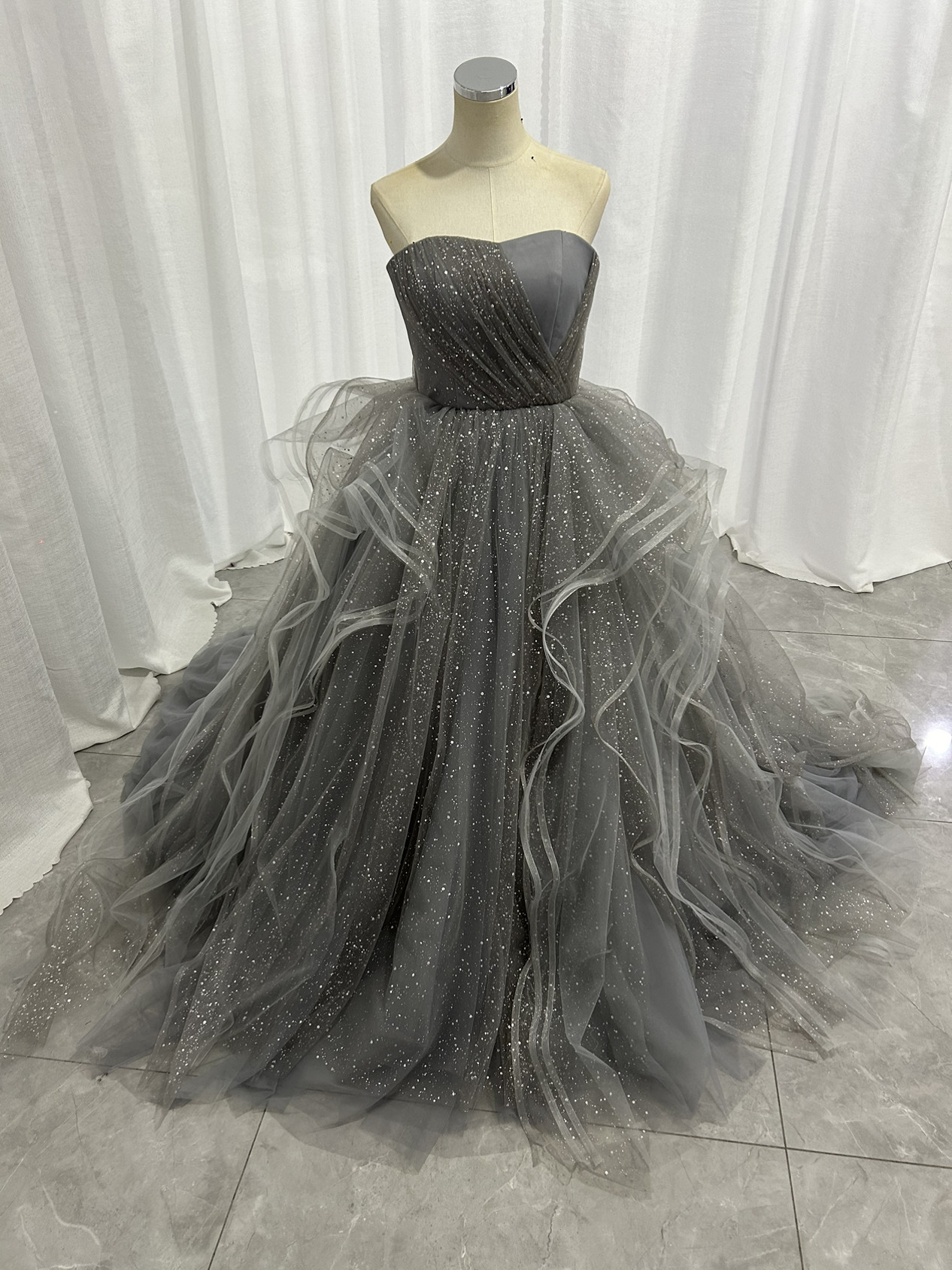 グレー カラードレス韓国風ドレスキラキラチュール もこもこフリルドレス柔らかく重ねたチュール　結婚式 71,495円