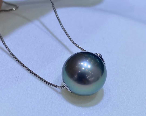 青色真珠ペンダントネックレス 高級】黒蝶真珠 一粒ネックレスPt850 5301 ネックレス・ペンダント