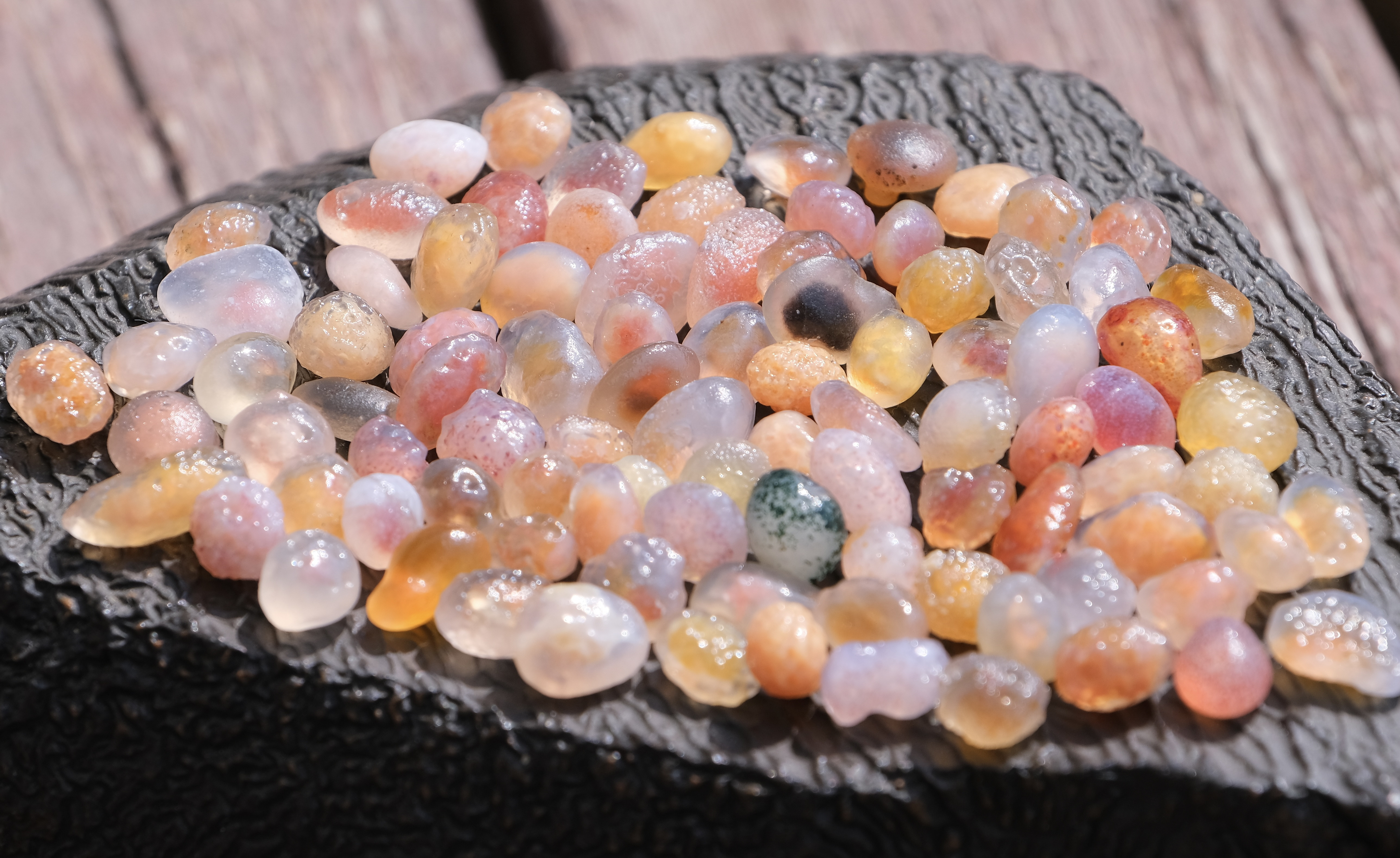 ゴビ石−1400 ゴビ瑪瑙　原石　極小粒　カラーフル