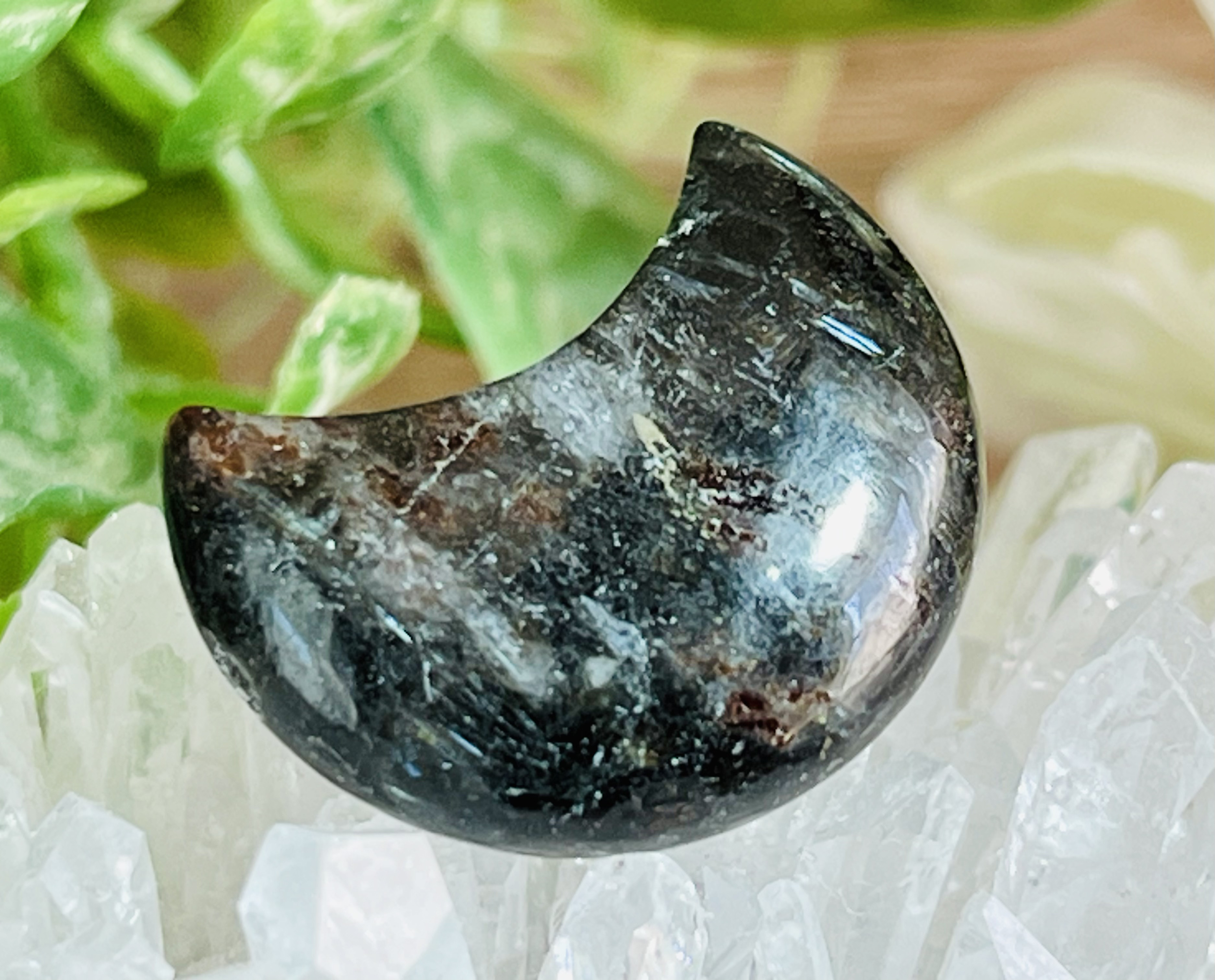 最強の守護石✿　ヌーマイト フェアリークィーン ムーン　穴開き　パーツ　原石