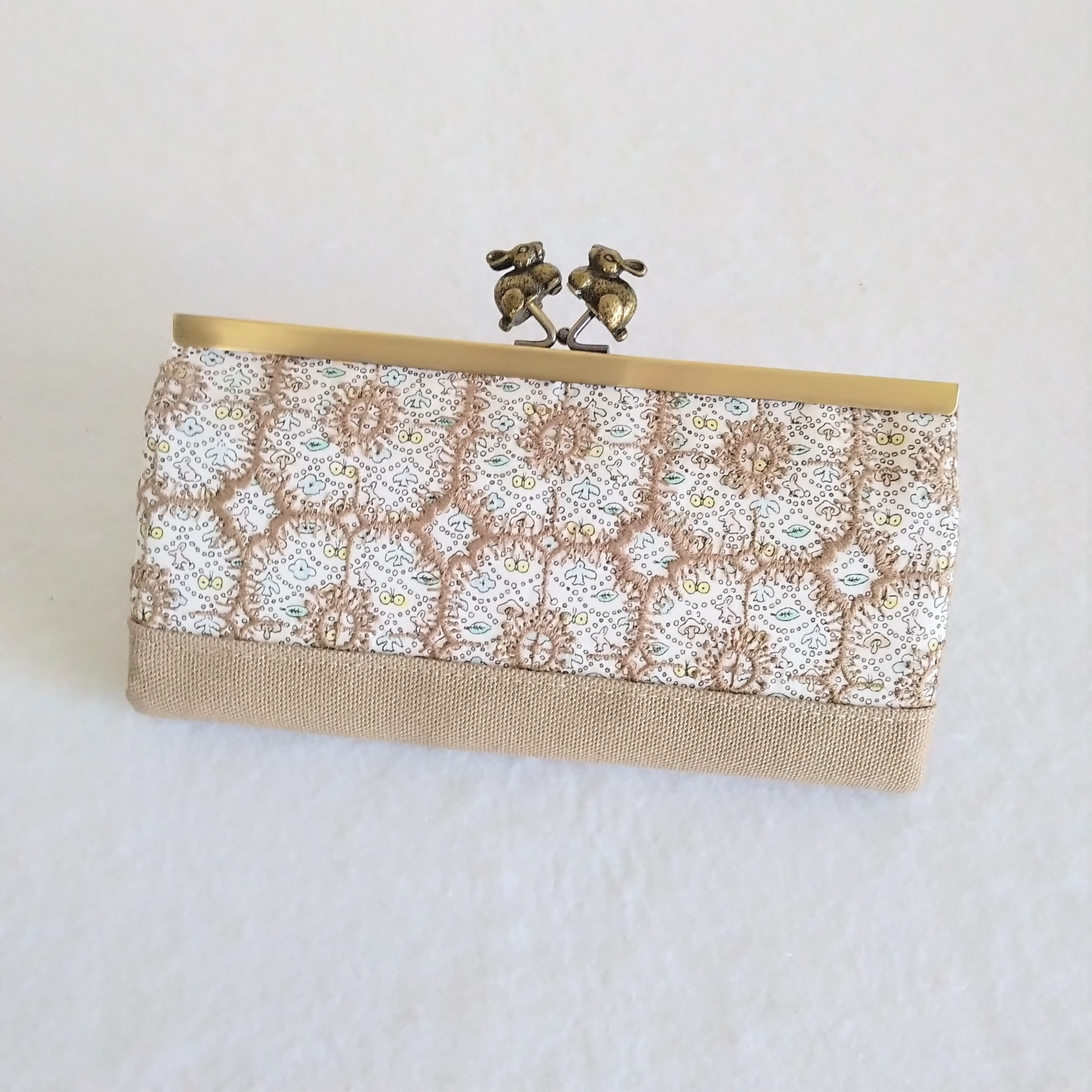 ミナペルホネン × リバティ forest wave + anemone（ベージュ） ウサギ浮足がま口長財布