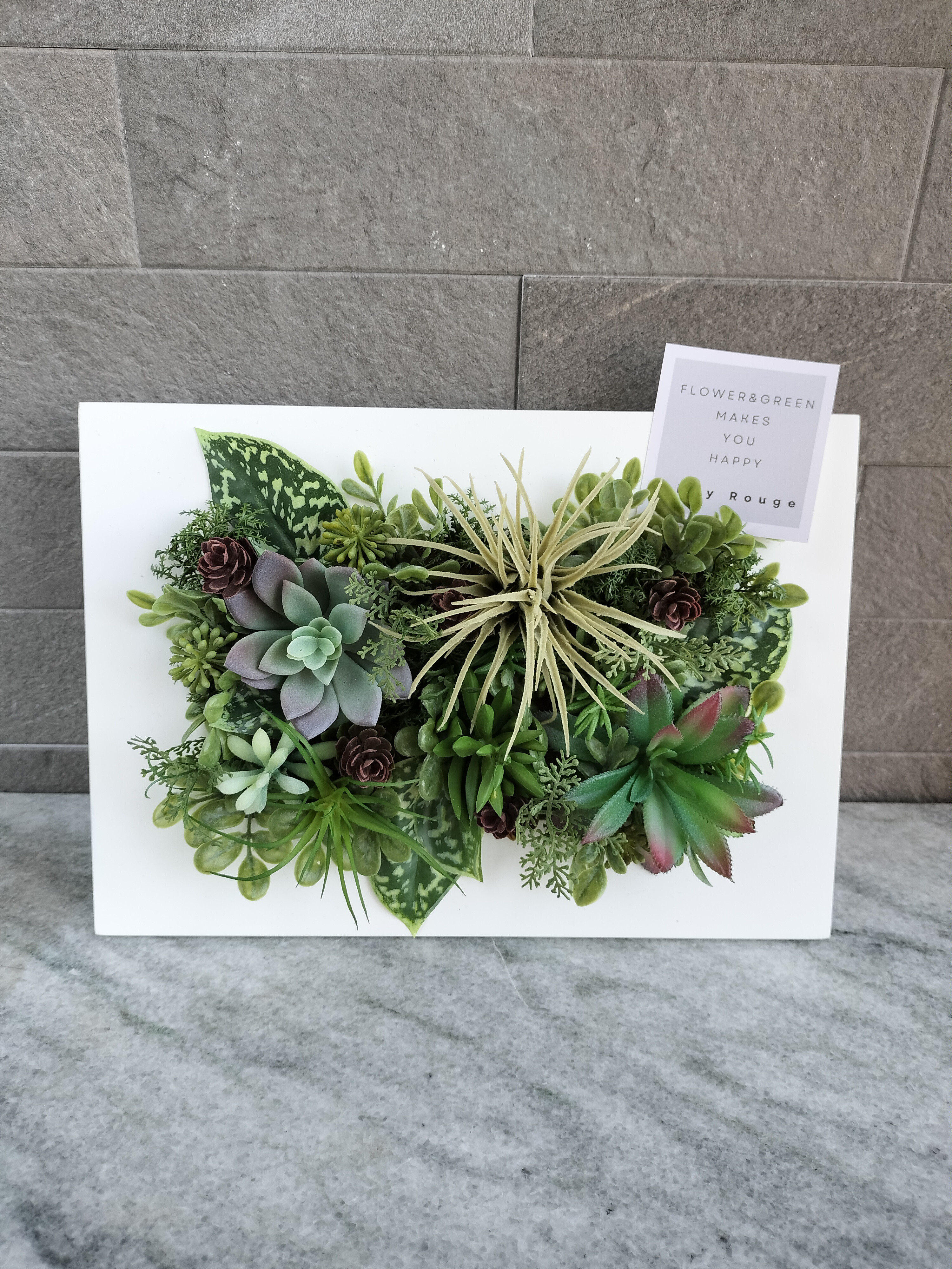 *✧多肉植物とたっぷりのグリーン✧*長方形ウッド素材フレームアレンジ　ホワイト