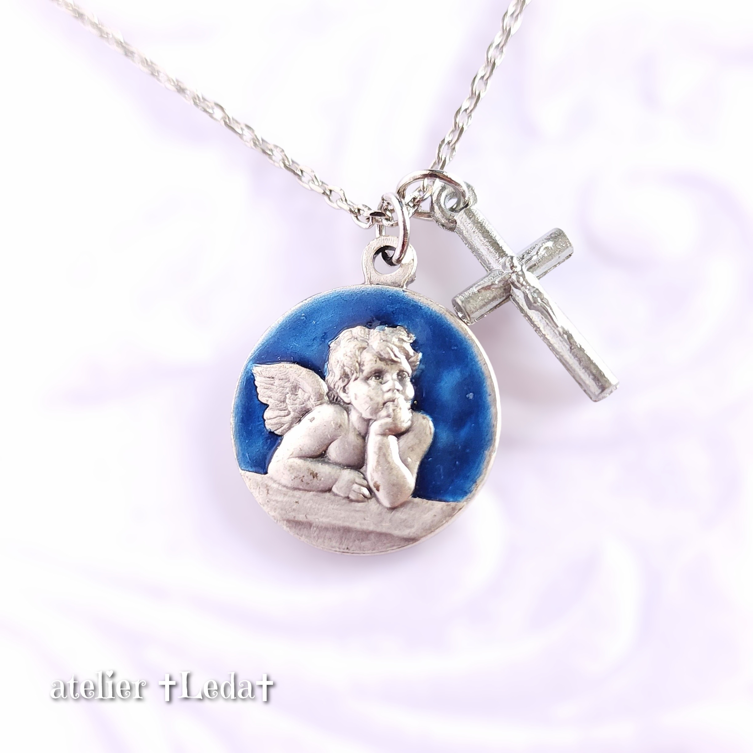 ☆ラファエロの天使 “頬杖をついた天使” メダイネックレス