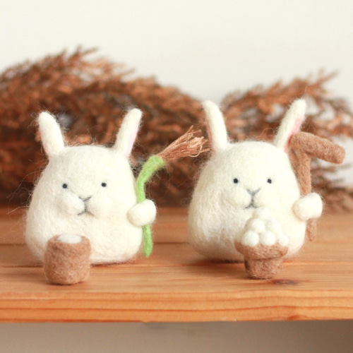 お月見うさぎ ＊モチツキうさぎさん＊ 羊毛フェルト 羊毛フェルト にち