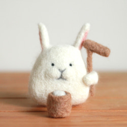 お月見うさぎ ＊モチツキうさぎさん＊ 羊毛フェルト 羊毛フェルト にち