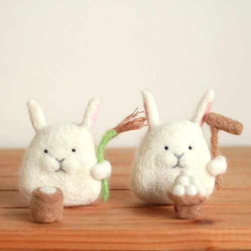 お月見うさぎ ＊モチツキうさぎさん＊ 羊毛フェルト 羊毛フェルト にち