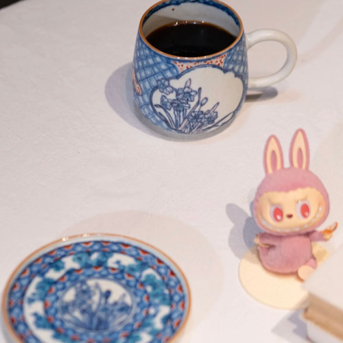 観花集｜宋韻の雅・青花磁器 手描き開窗花卉（梅花・水仙