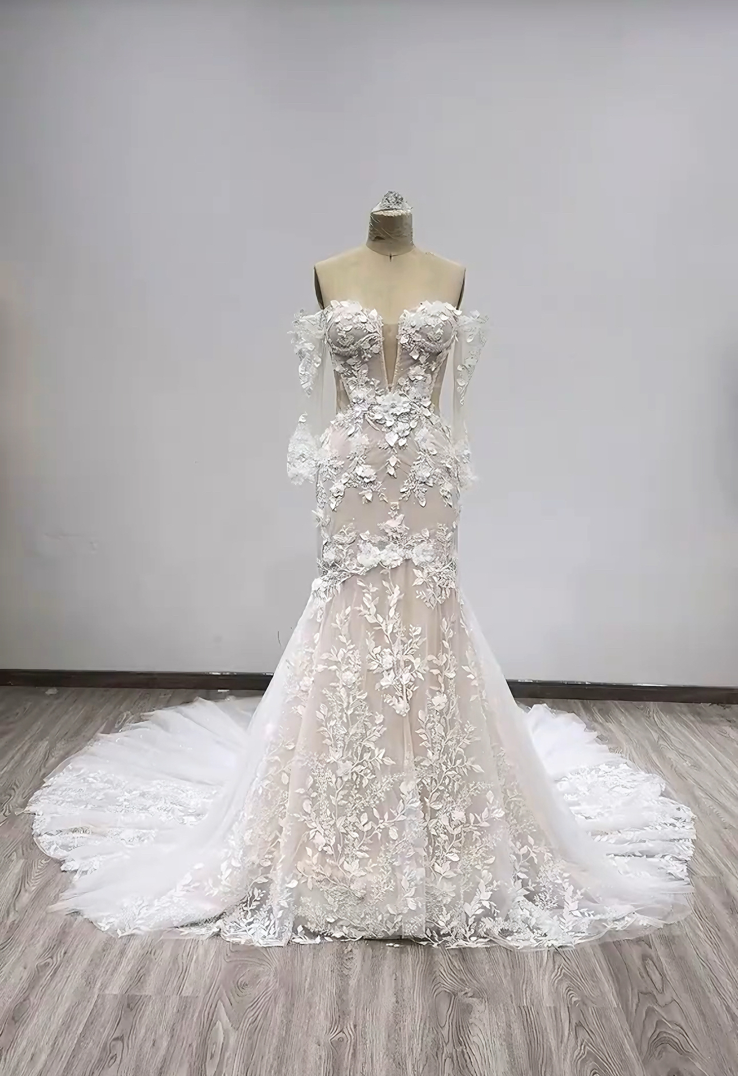 高品質保証！魅惑の小花レース　高級感　リーフ　背中空き　トレーン　エレガント　vネック　ファスナー　前撮りお呼ばれ結婚式