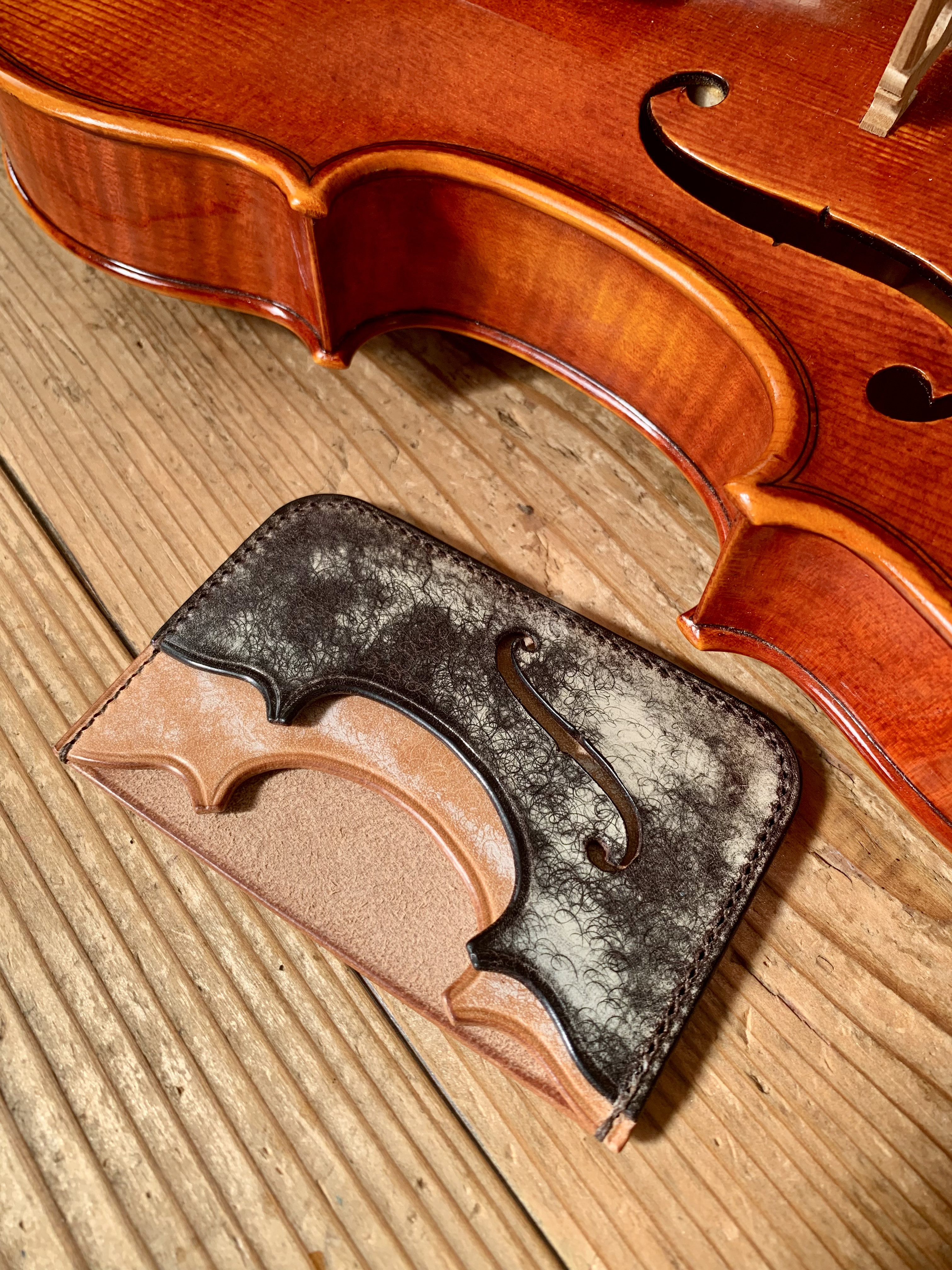 手縫いで創った革のパスケース 『CeD - Topolino 585』