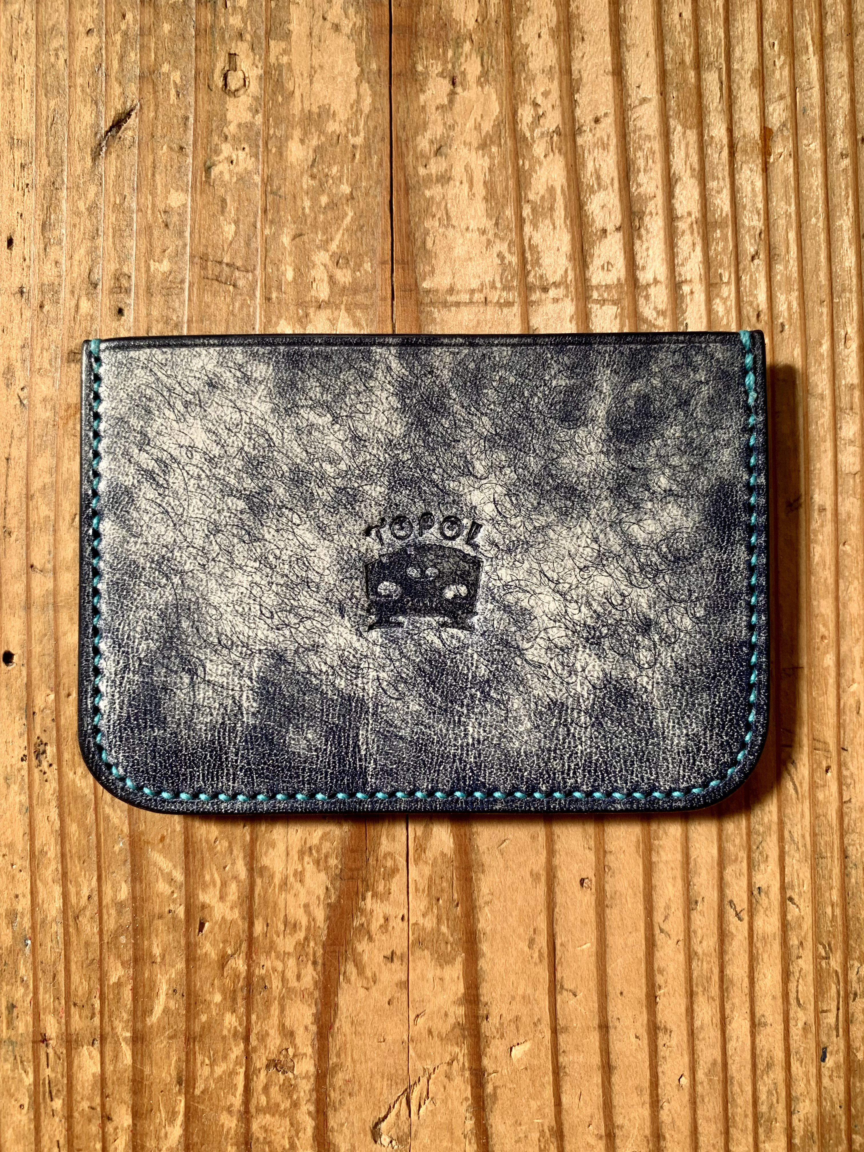 手縫いで創った革のパスケース 『SHINKAI - Topolino 587』