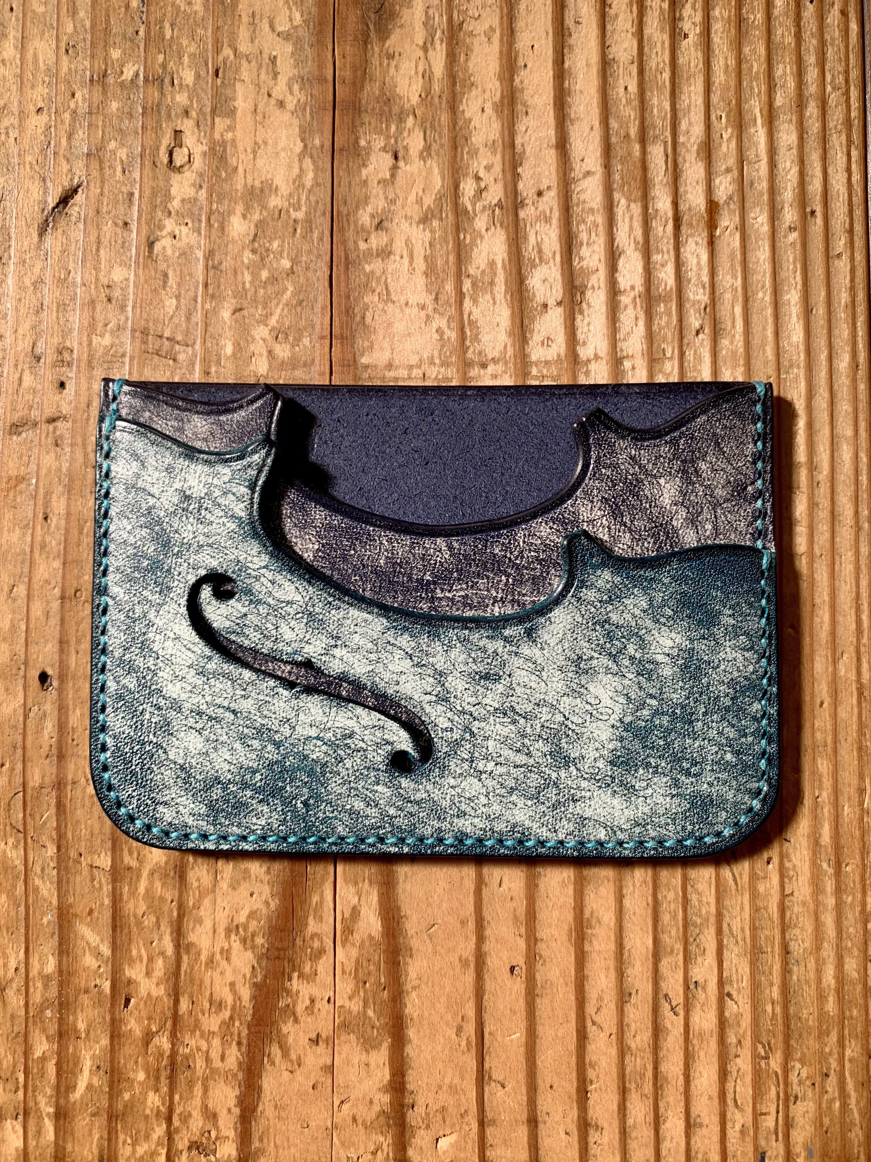 手縫いで創った革のパスケース 『SHINKAI - Topolino 587』