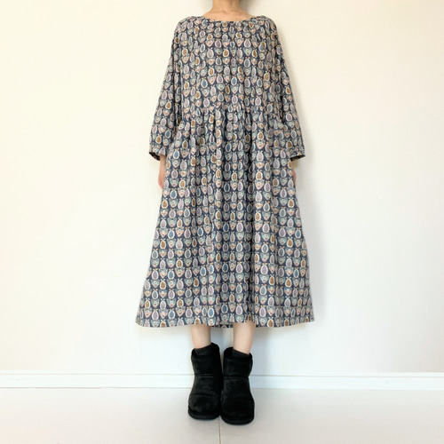 リバティプリントの長袖ワンピース＊木漏れ日の記憶＊静かな森のお散歩