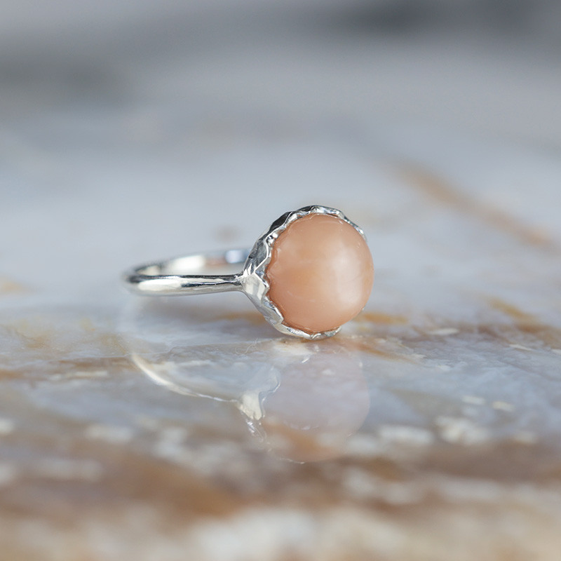 【１点物/サーモンピンクのムーンストーンリング】シルバー９２５ 肌馴染みの良い優しいピンク 天然石
