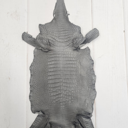 ワニ革　クレイフィニッシュ　墨黒　No.C008675 1枚目の画像