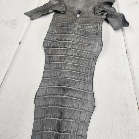 ワニ革　クレイフィニッシュ　墨黒　No.C008675 14枚目の画像