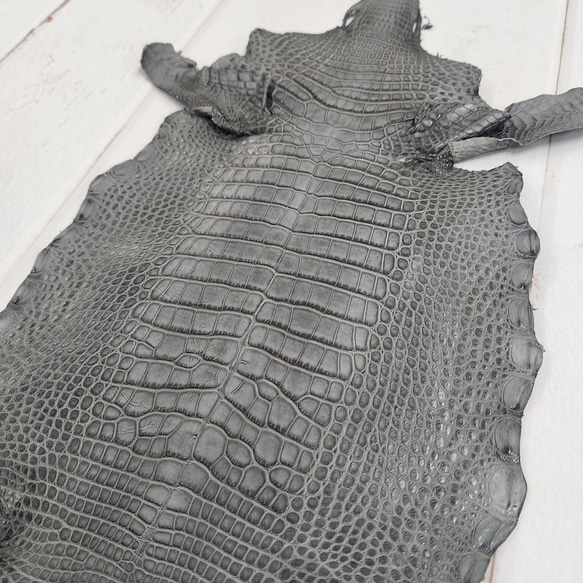 ワニ革　クレイフィニッシュ　墨黒　No.C008675 13枚目の画像