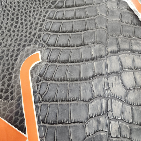 ワニ革　クレイフィニッシュ　墨黒　No.C008676 10枚目の画像