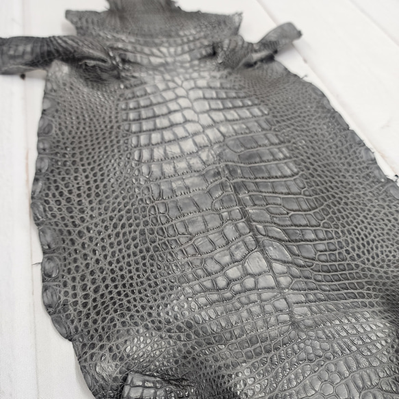 ワニ革　クレイフィニッシュ　墨黒　No.C008676 12枚目の画像