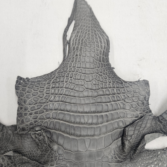 ワニ革　クレイフィニッシュ　墨黒　No.C008677 3枚目の画像