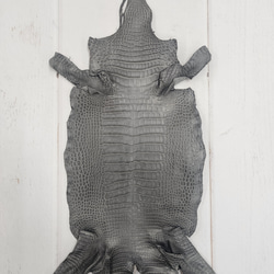 ワニ革　クレイフィニッシュ　墨黒　No.C008677 1枚目の画像