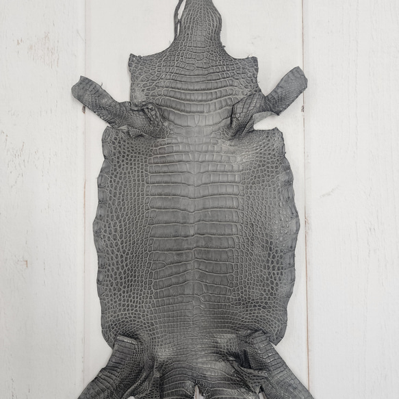 ワニ革　クレイフィニッシュ　墨黒　No.C008677 1枚目の画像