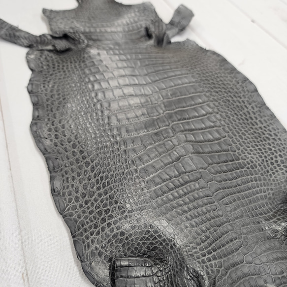 ワニ革　クレイフィニッシュ　墨黒　No.C008677 12枚目の画像