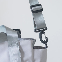 秋新作［Mサイズ］10ポケット3WAYバッグ 撥水加工ナイロン【ライトグレー】軽量大容量 トート/ショルダー SDGs 18枚目の画像