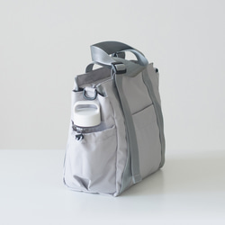 秋新作［Mサイズ］10ポケット3WAYバッグ 撥水加工ナイロン【ライトグレー】軽量大容量 トート/ショルダー SDGs 12枚目の画像