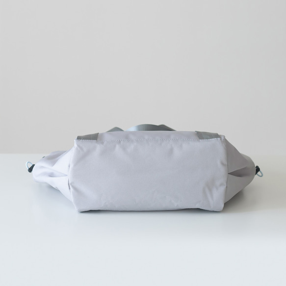 秋新作［Mサイズ］10ポケット3WAYバッグ 撥水加工ナイロン【ライトグレー】軽量大容量 トート/ショルダー SDGs 15枚目の画像