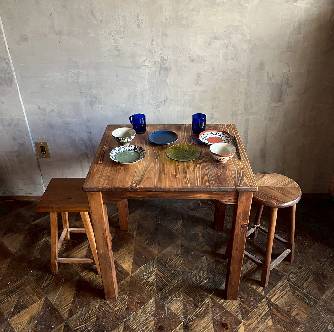 【Wild&Freeカフェテーブル】60×70cm　1〜2人がけ 一人暮らし　ダイニングテーブル　無垢材　おしゃれ