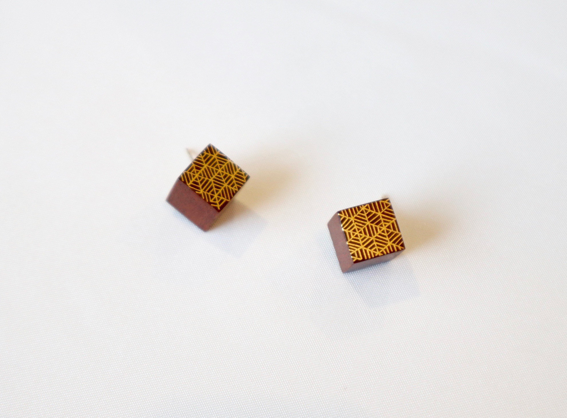 伝統工芸截金ピアス《文cube》蜘蛛ノ網