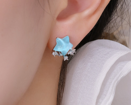 送料無料】<星空>✨星のかけら✨ ピアス／925銀針／ジルコニア／星