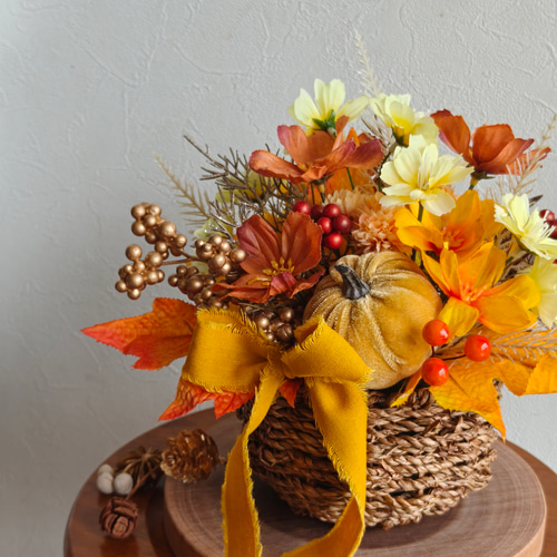 コスモスの秋色アレンジメント 秋冬新作2025 ハロウィン かぼちゃ