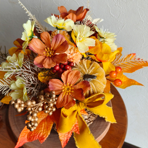 コスモスの秋色アレンジメント 秋冬新作2025 ハロウィン かぼちゃ