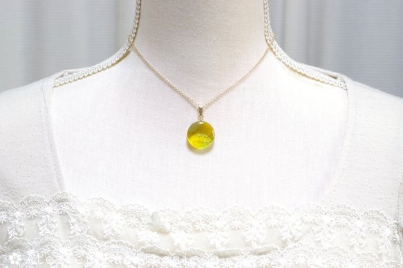 【訂製款】樹脂藝術圓形吊墜“快樂的午後” 第3張的照片