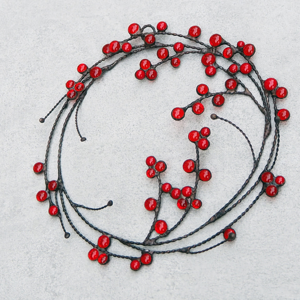 季節を彩る赤い実のステンドグラスリース 5枚目の画像