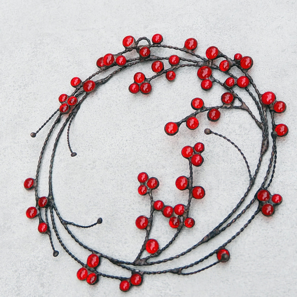 季節を彩る赤い実のステンドグラスリース 10枚目の画像