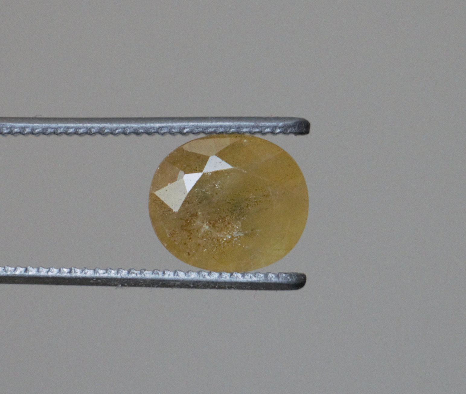 6.7ｃｔ　天然石　イエローサファイア　オーバル　ルース