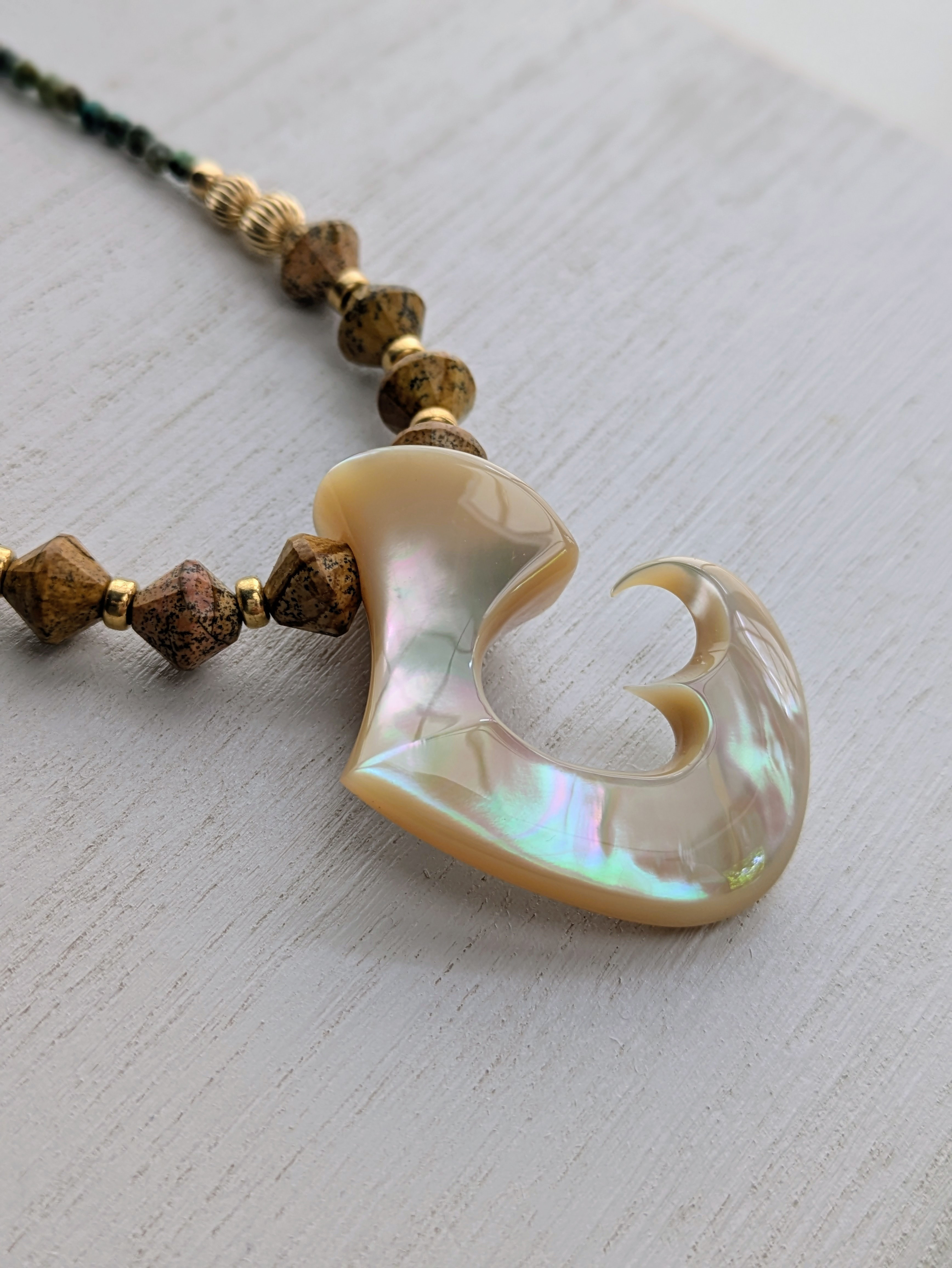 夜光貝フィッシュフックとターコイズのネックレス♥️