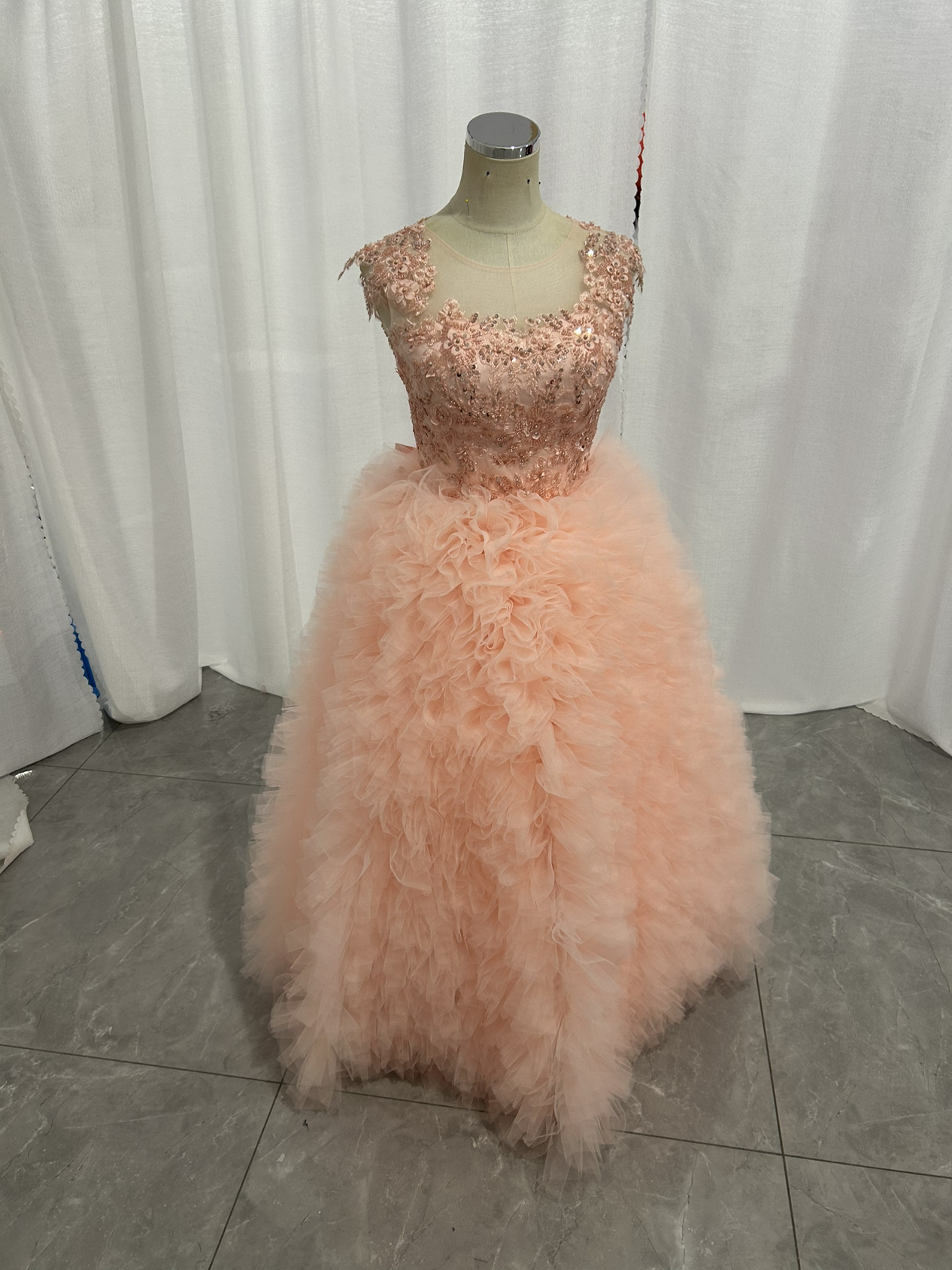 カラードレス 薄ピンク キラキラ光る刺繍 短袖 プリンセスライン ボリュームドレス 花嫁 44,655円