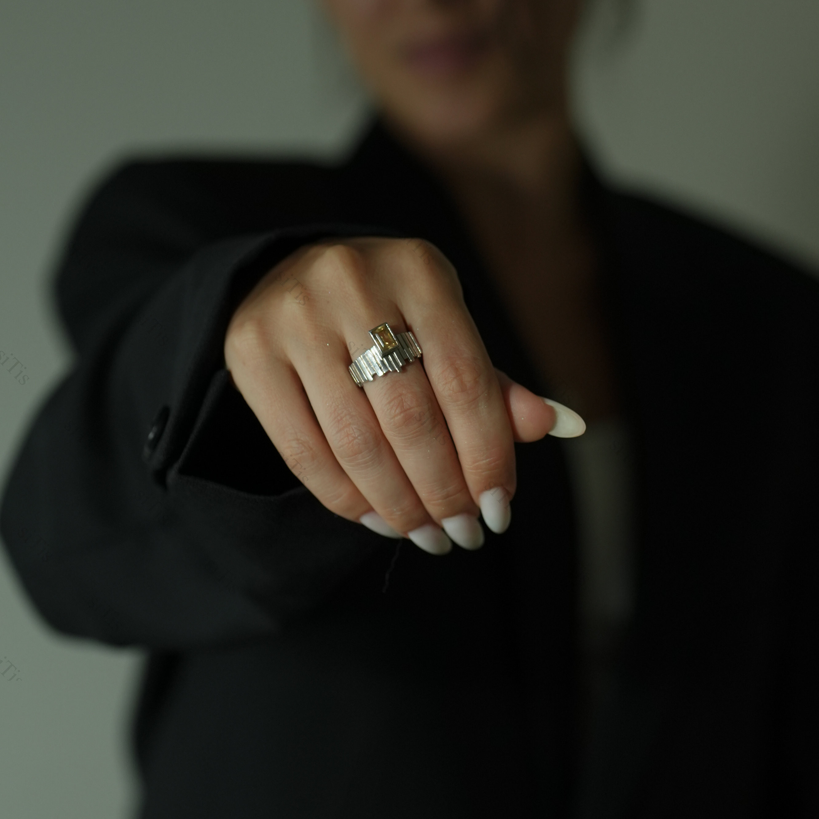 ハンドメイドのシルバーリング  Skalisto Half シトリン 5×7mm