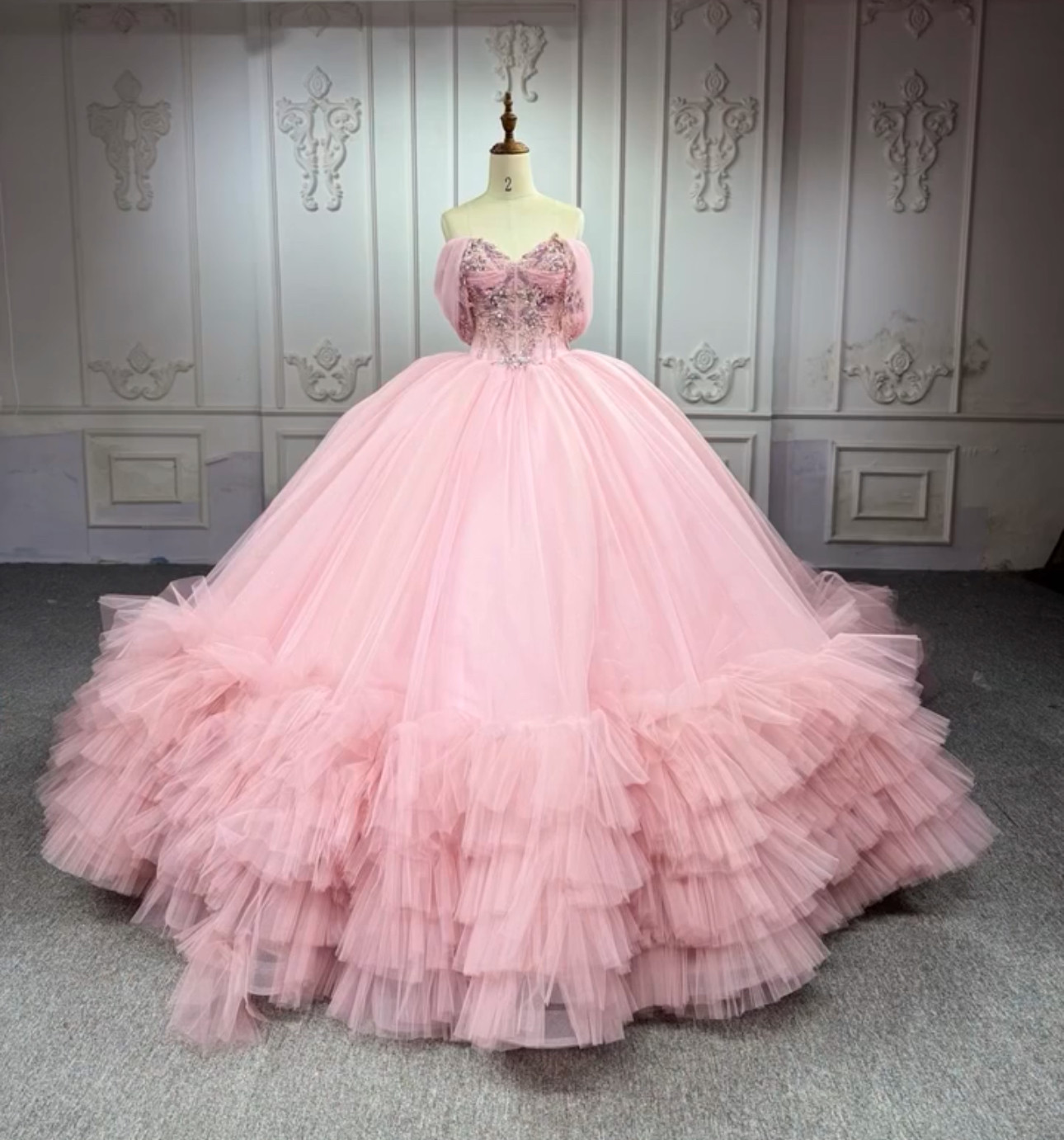 カラードレス　オフショルダー　二の腕カバー　ギャザーフリルスカート　ラメ入りきらきら　お姫様Princessライン　優雅