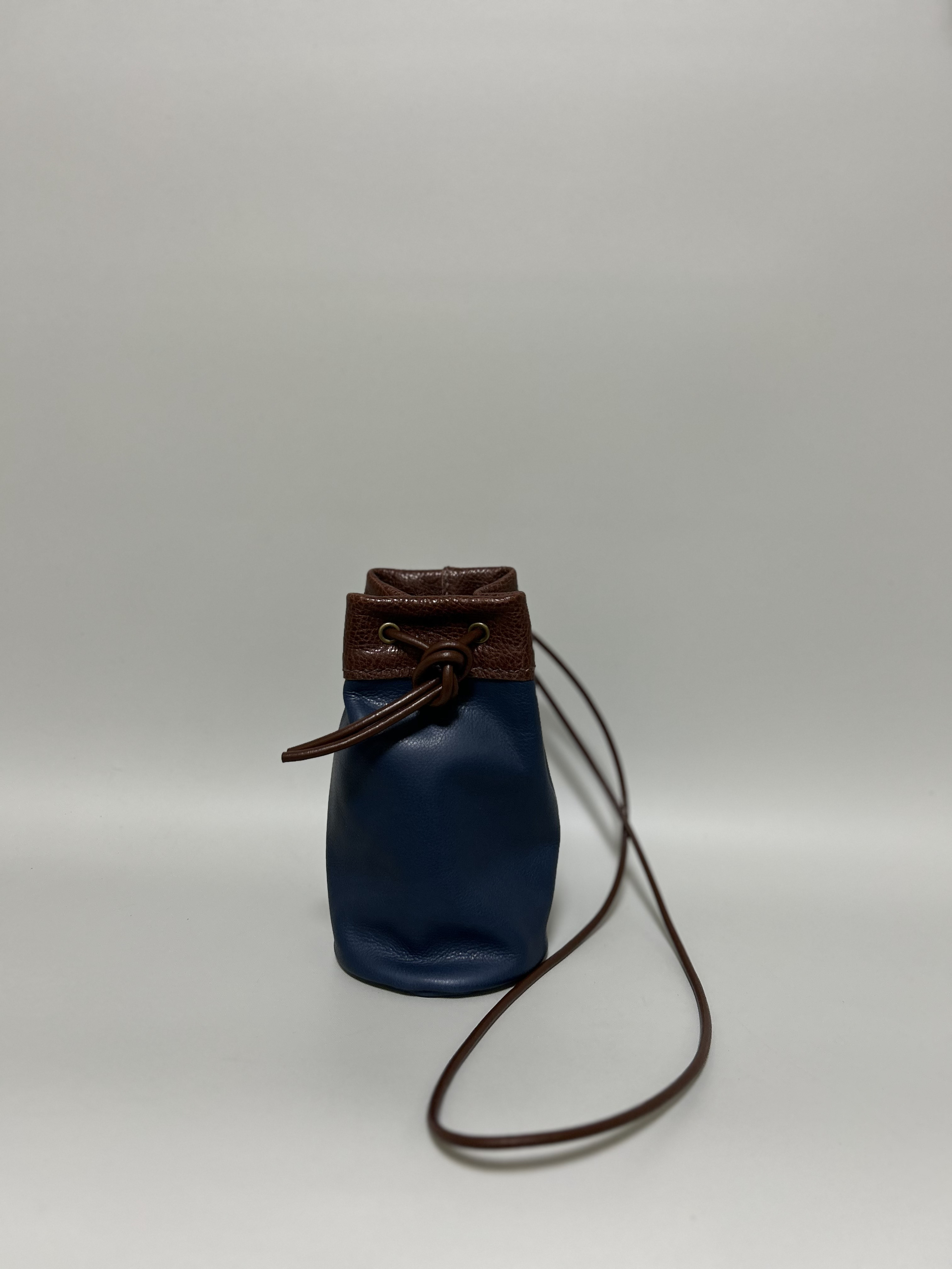 姫路レザー✖️国産牛革巾着2wayポシェット◆ネイビー✖️焦げ茶スマホショルダーサコッシュ 新作ショルダーバック