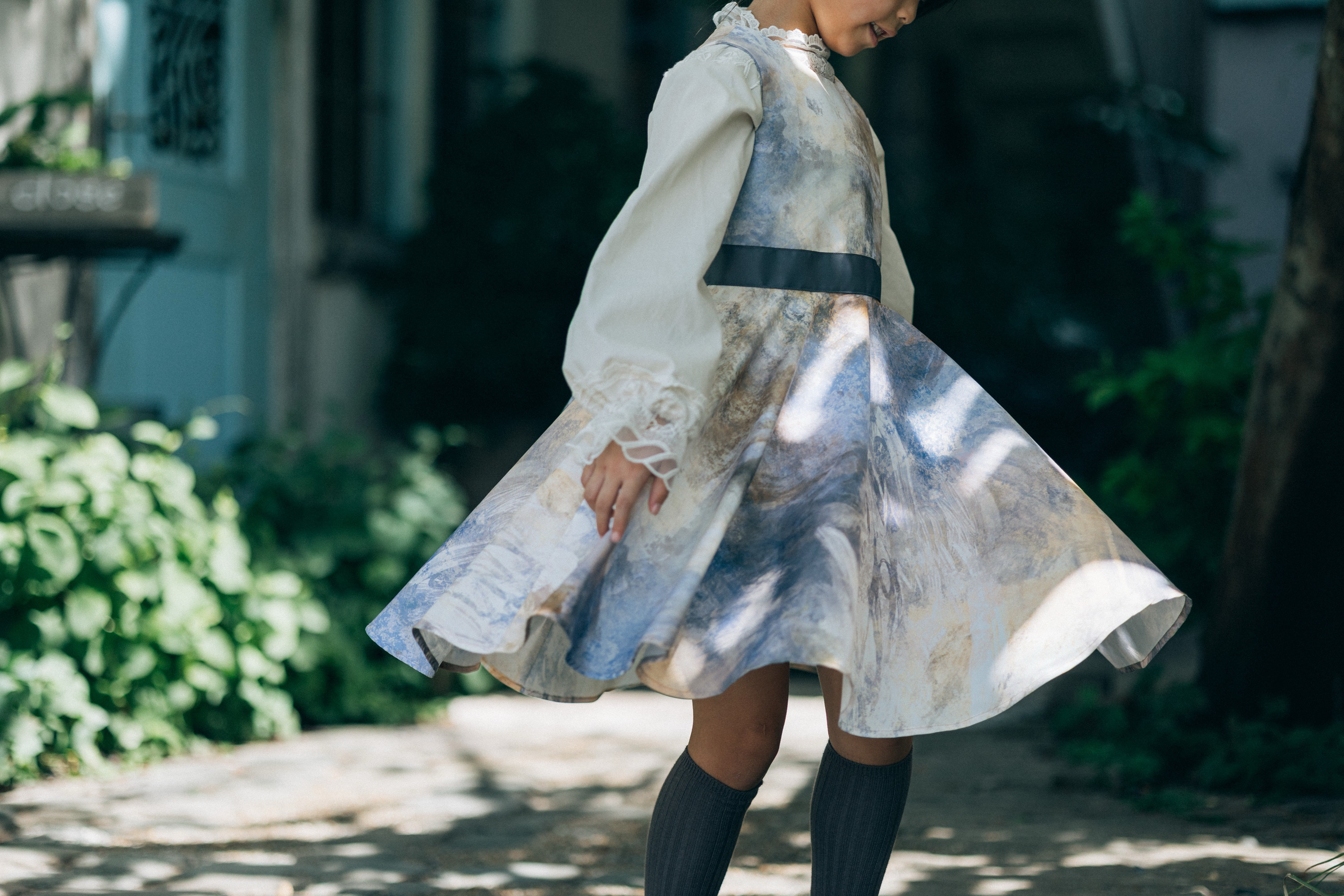 水彩の森　ネイビーブラウン　フレアワンピース  【入学式】抽象画　風景画　90 〜140フォーマル　ふんわり